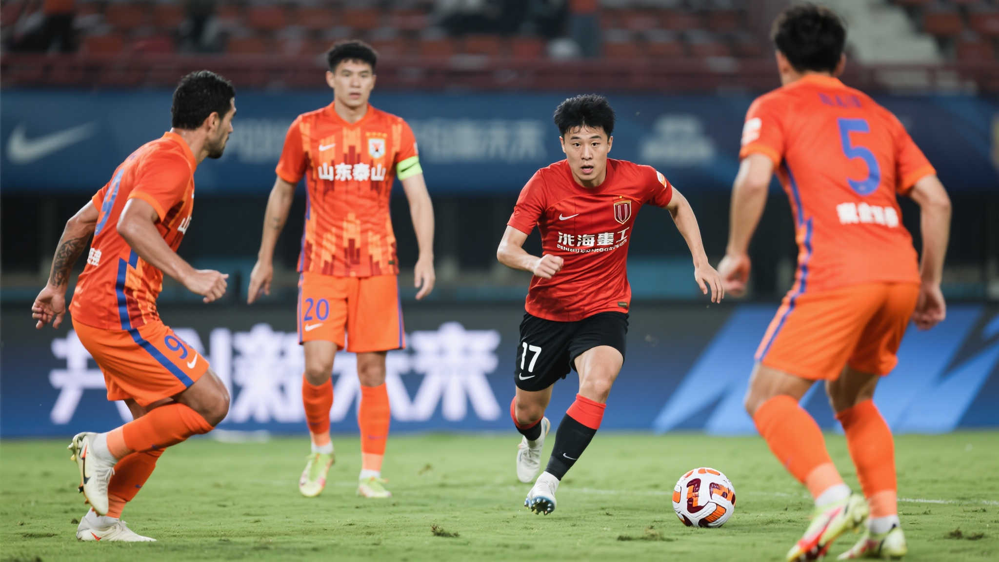 央视直播！今晚20点，泰山挑战海港，崔康熙能否终结客场魔咒？